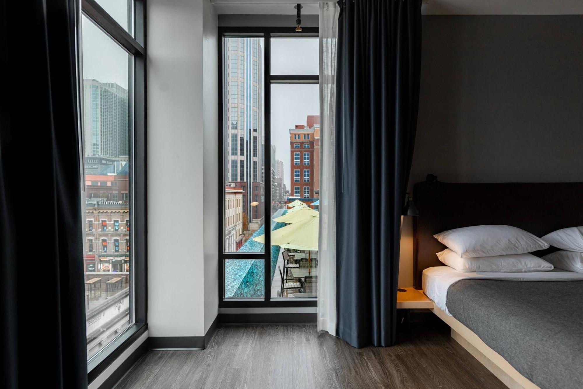 Hotel Moxy Downtown