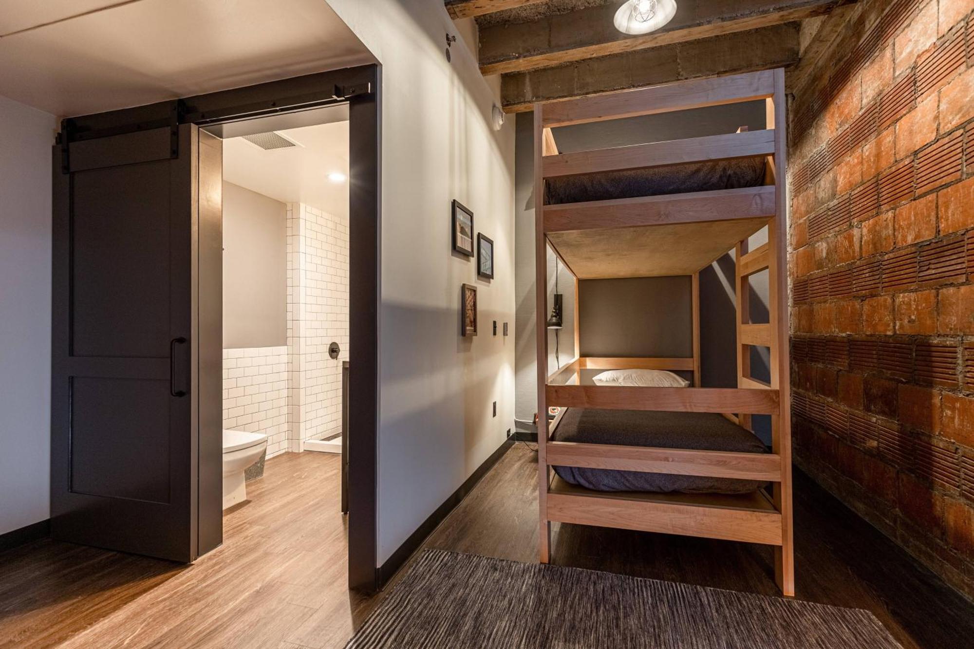 Hotel Moxy Downtown Nashville